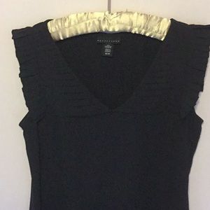 Elegant black ruffled V-neck top. Apostrophe sz M